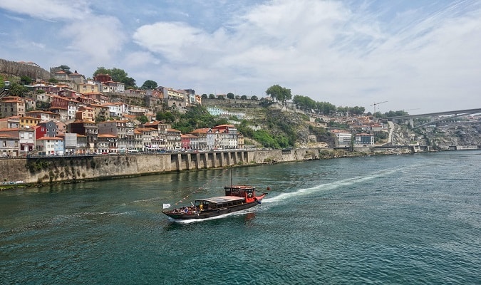 Preços de Hotéis e Passagens Aéreas para Porto em Junho