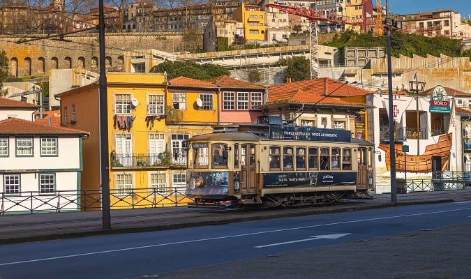 Preços de Hotéis e Passagens Aéreas para Porto em Março